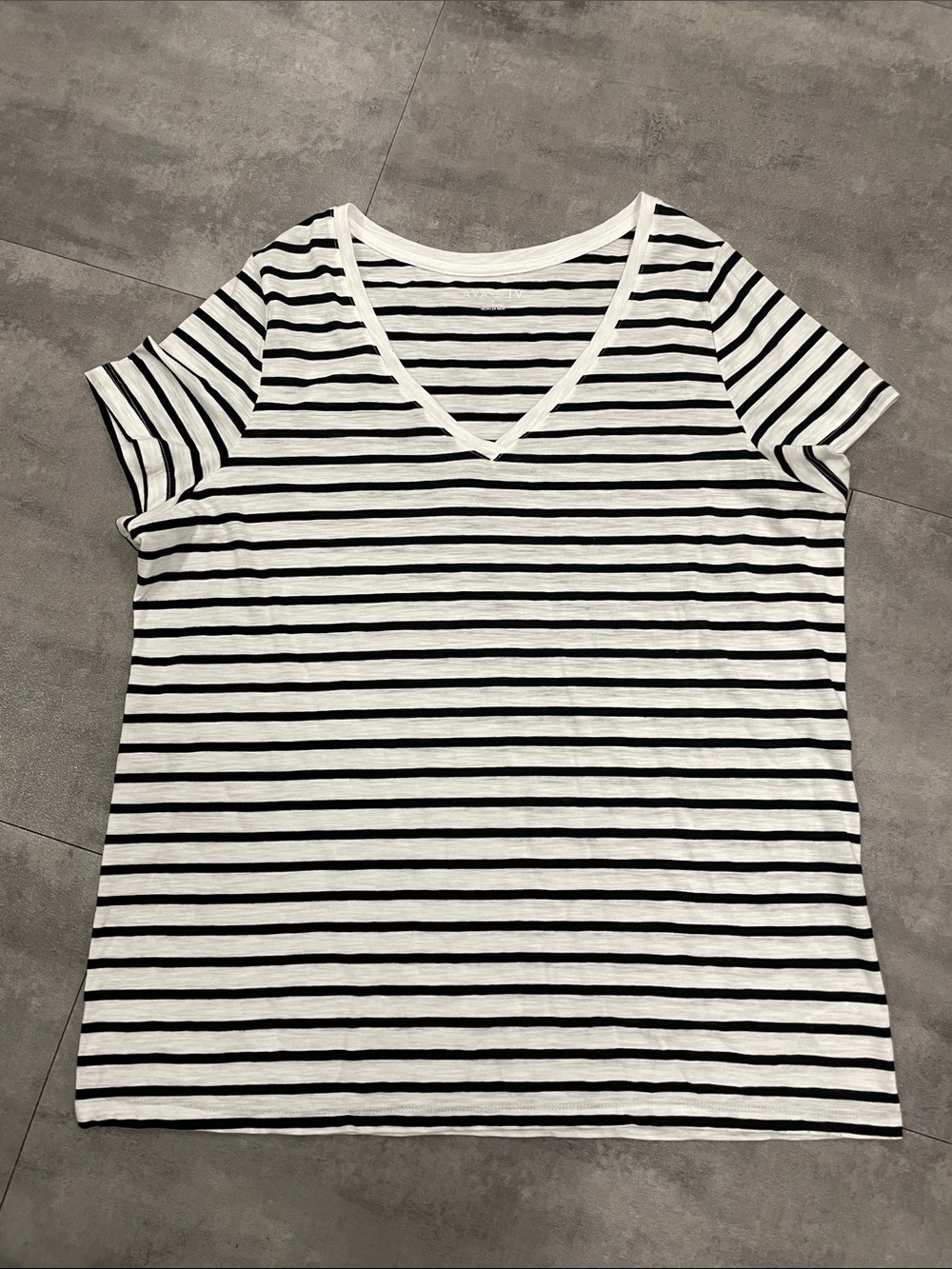 1X Ava & Viv V-neck T-shirt